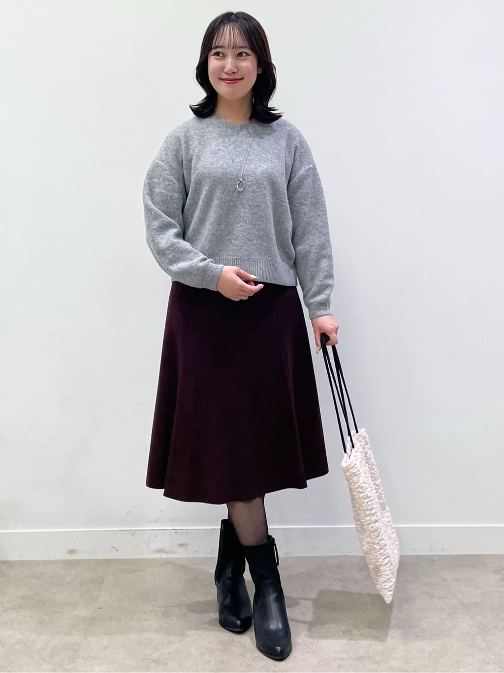yukariさんの「Reflect｜【選べる5色／ゆったりシルエット】Vネックスパンコールニット」を使ったコーディネート