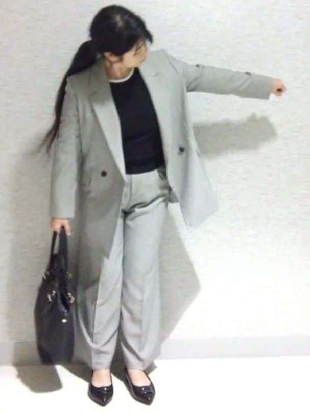 sakoさんの「Reflect｜【秋映え／単品使い◎／すっきり見え】ブローチ付きニットアンサンブル」を使ったコーディネート