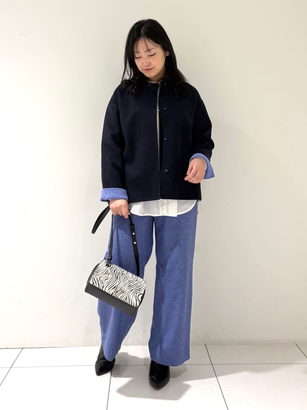 momokoさんの「INDIVI｜【配色デザイン／ショート丈】ウールリバー ノーカラーコート」を使ったコーディネート