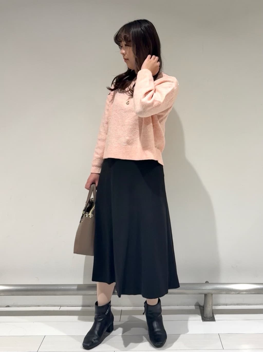 Azusaさんの「Reflect｜【選べる5色／ゆったりシルエット】Vネックスパンコールニット」を使ったコーディネート