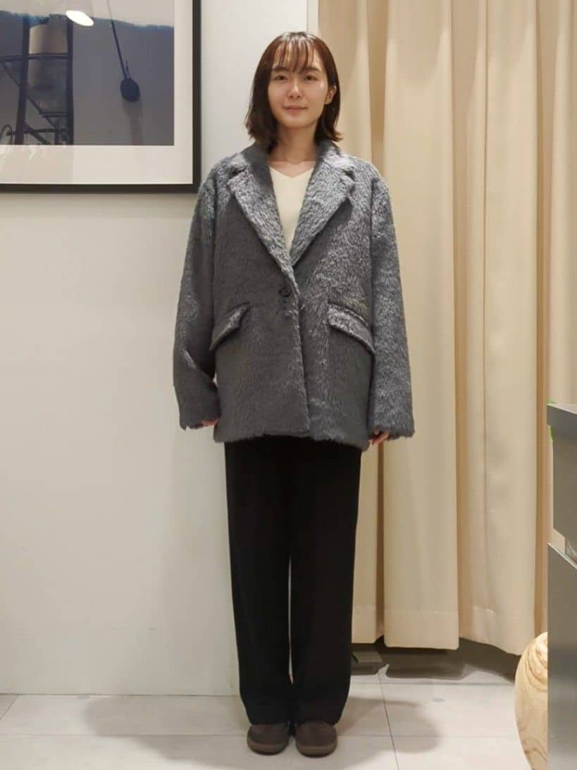 なめさんの「THE SHOP TK｜纏うだけで大人上品 シャギーチェスターハーフコート」を使ったコーディネート