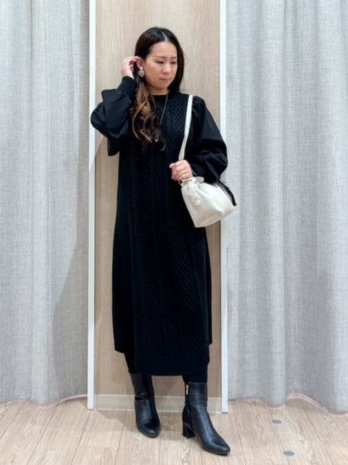 sachiさんの「grove｜一枚で華やぐ、袖布帛ケーブルニットワンピース」を使ったコーディネート