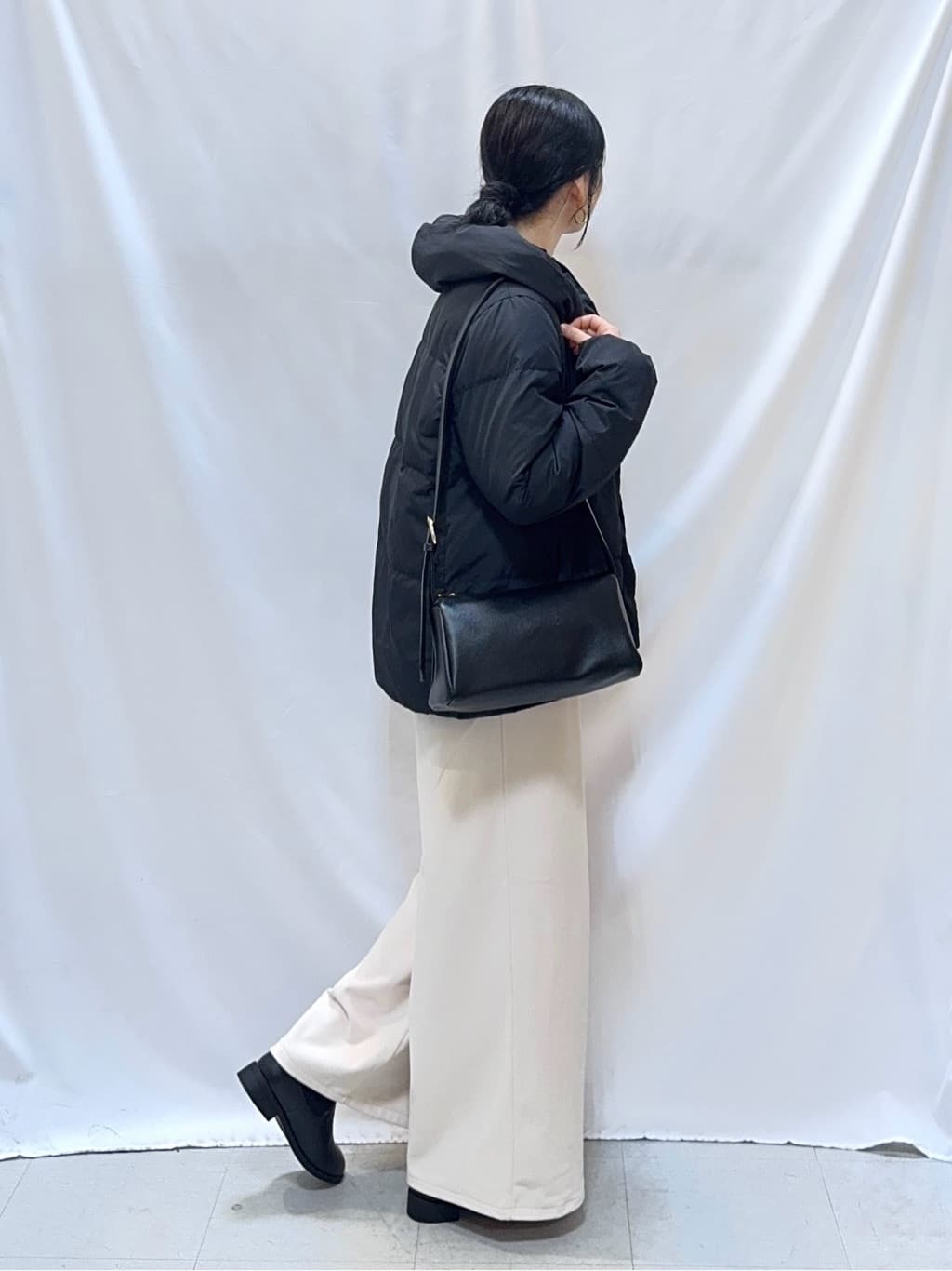 𝐇𝐢𝐫𝐨𝐦𝐢さんの「SHOO･LA･RUE｜【撥水/洗える】ショートフーディーダウン」を使ったコーディネート