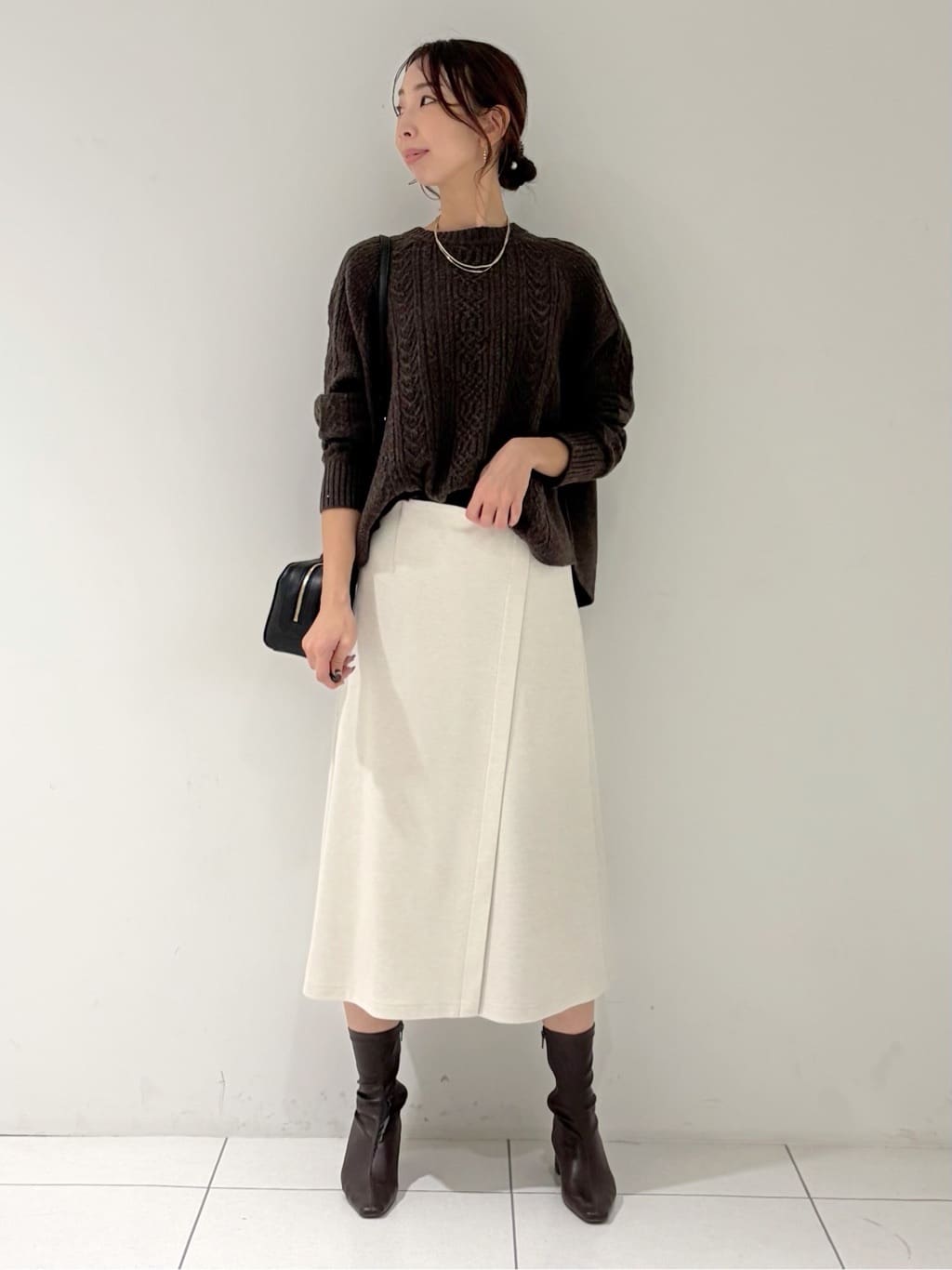 shioriさんの「INDIVI｜【洗える】ケーブルデザイン ラウンドヘムニット」を使ったコーディネート