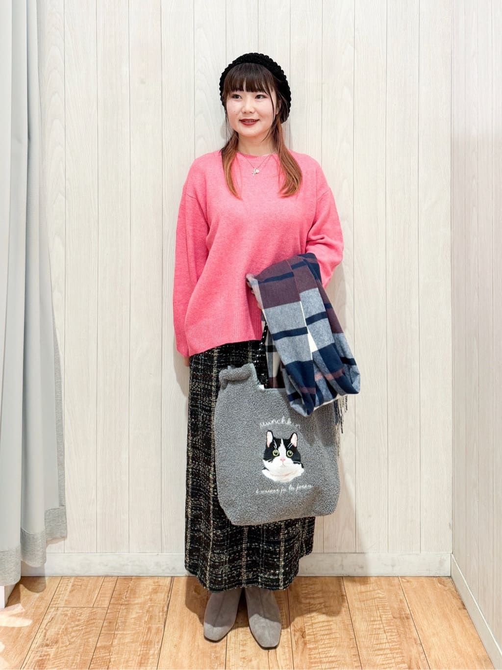 愛さんの「SHOO･LA･RUE｜【洗濯機可】お気に入りカラーを身にまとって　ふんわりゆるニット」を使ったコーディネート