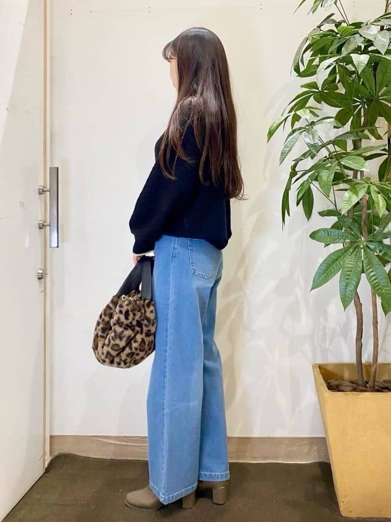 AYUMIさんの「SHOO･LA･RUE｜【あったか/SS-LL】裏微起毛 ストレートデニムパンツ」を使ったコーディネート