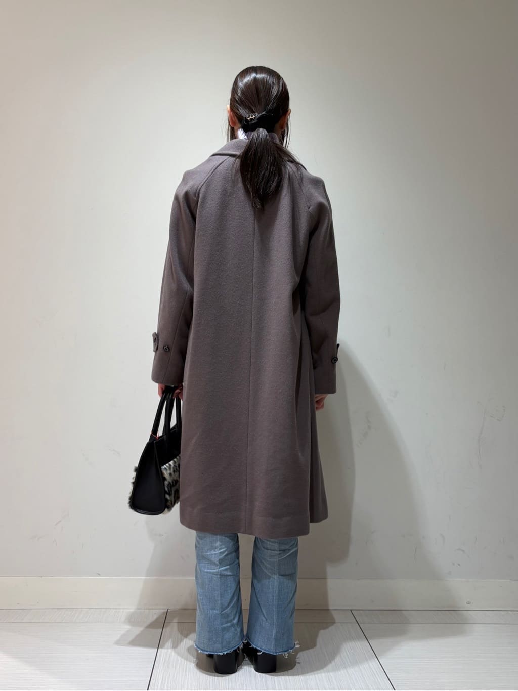 やなぎさんの「DRESSTERIOR｜センタープレス ワイドストレートデニム」を使ったコーディネート