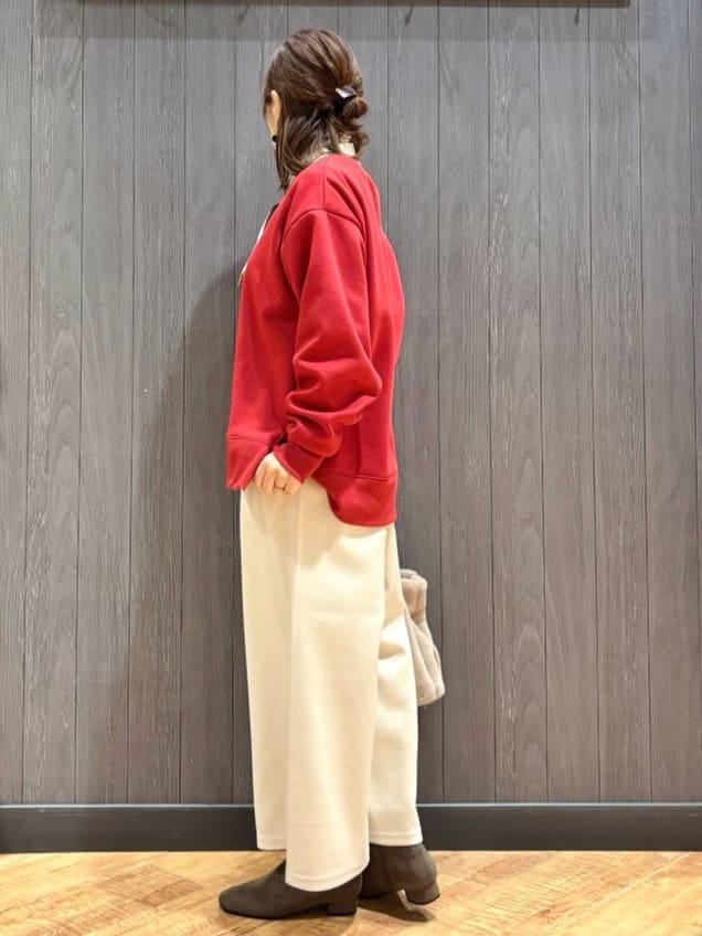 meiさんの「SHOO･LA･RUE｜【あったか/S-LL】シンプルだから使いやすい ガゼット付き 裏起毛スウェット」を使ったコーディネート