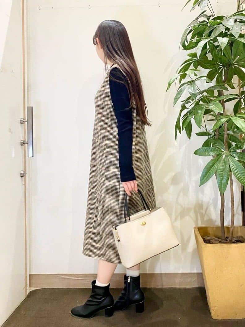 AYUMIさんの「SHOO･LA･RUE｜【2点セット/洗濯機可】時短でコーデが決まる ジャンドレ+リブインナー」を使ったコーディネート