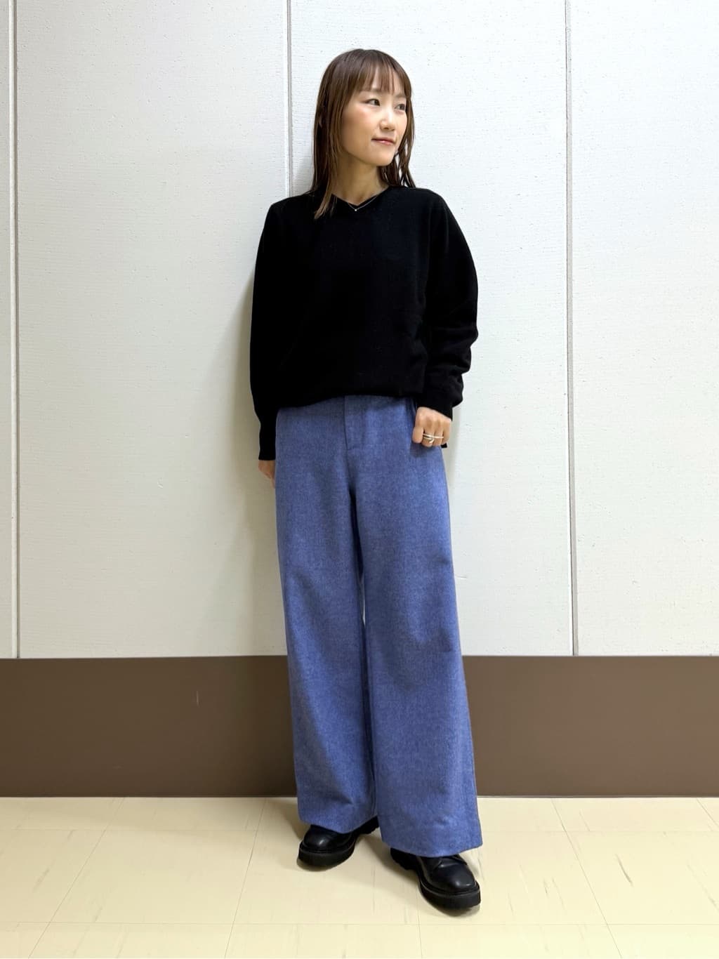 mamiさんの「INDIVI｜【褒められパンツ／ウール混】ウォームウール ワイドパンツ」を使ったコーディネート