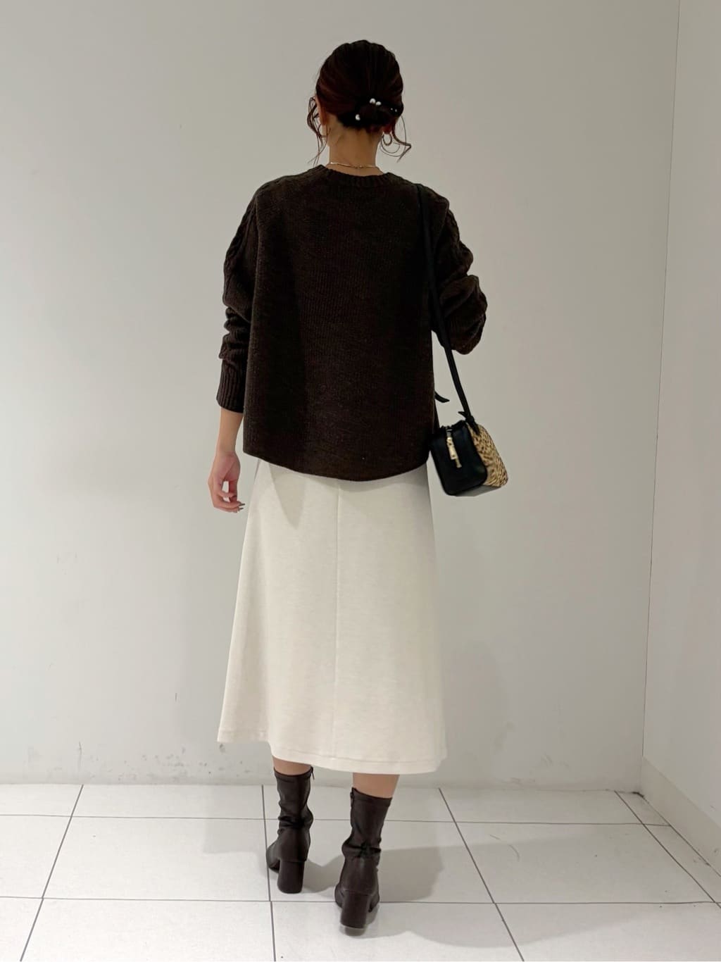 shioriさんの「INDIVI｜【洗える】ケーブルデザイン ラウンドヘムニット」を使ったコーディネート