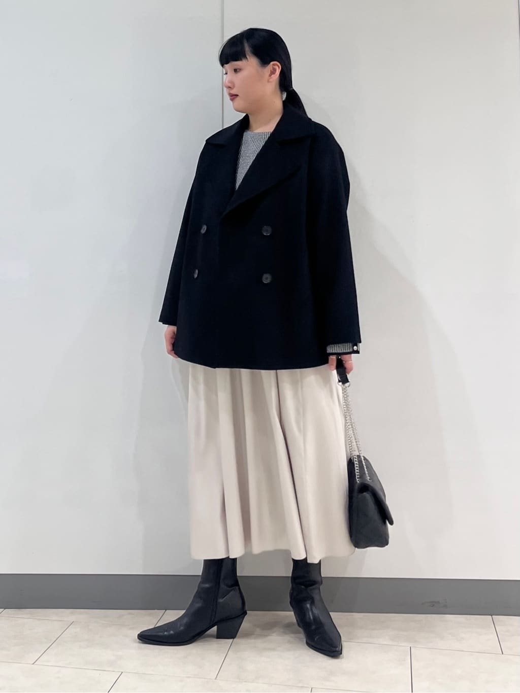 hasuさんの「INDIVI｜【軽やか／ゆったり】ウール混ショートトレンチコート」を使ったコーディネート