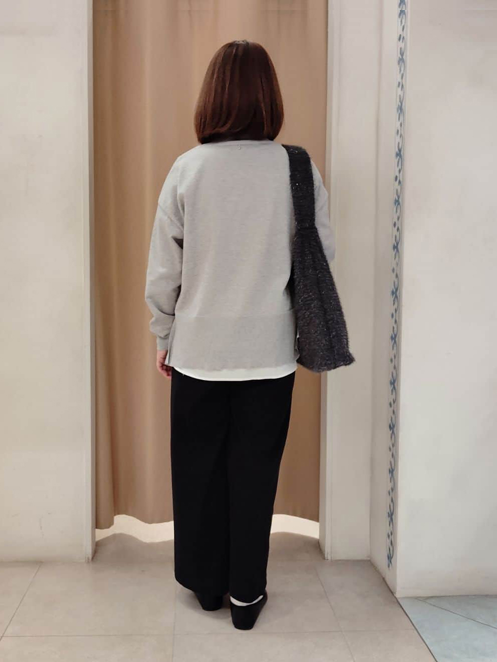junさんの「SHOO･LA･RUE｜【2点セット/洗濯機可/S-LL】着回しがきく もちもちハイネックニット+裾シャツインナー」を使ったコーディネート