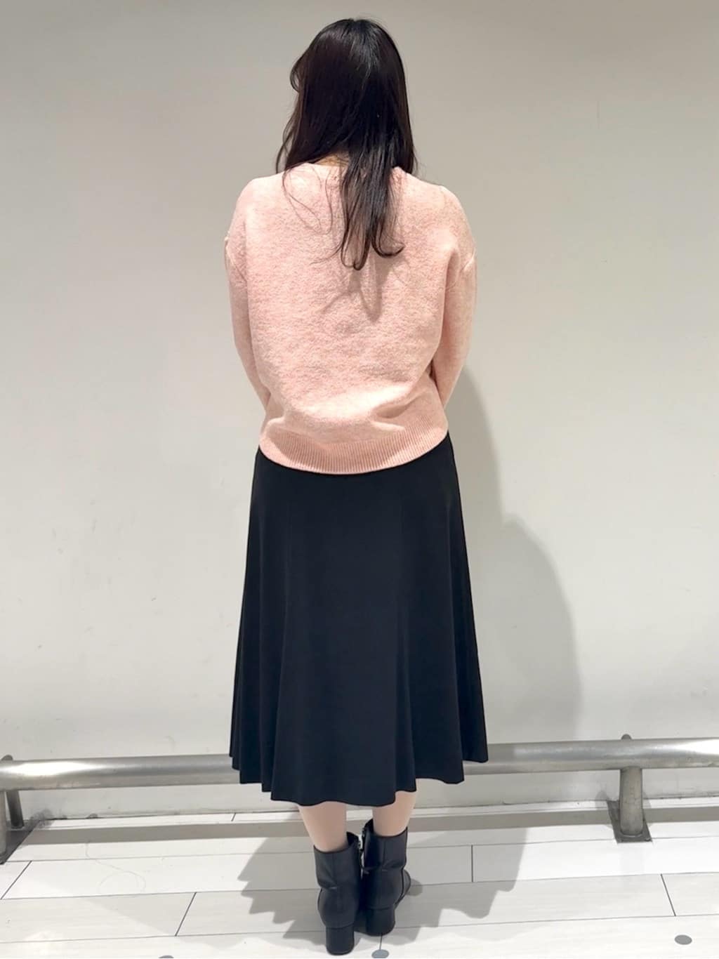 Azusaさんの「Reflect｜【選べる5色／ゆったりシルエット】Vネックスパンコールニット」を使ったコーディネート