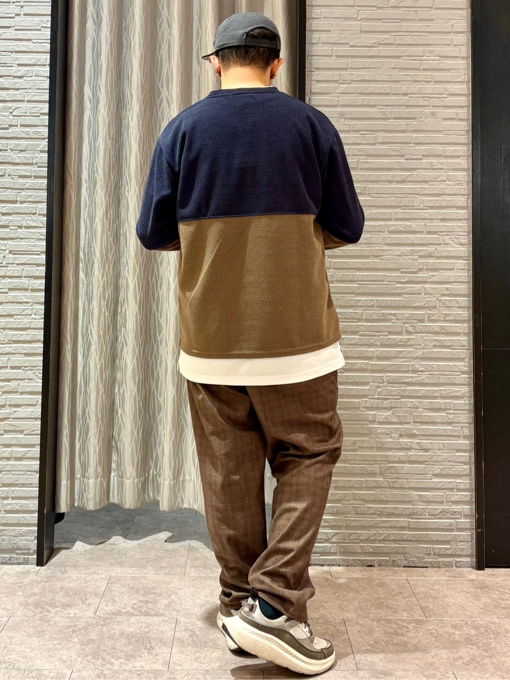 Pーyamaさんの「THE SHOP TK｜バイカラー モール風長袖Tシャツ」を使ったコーディネート