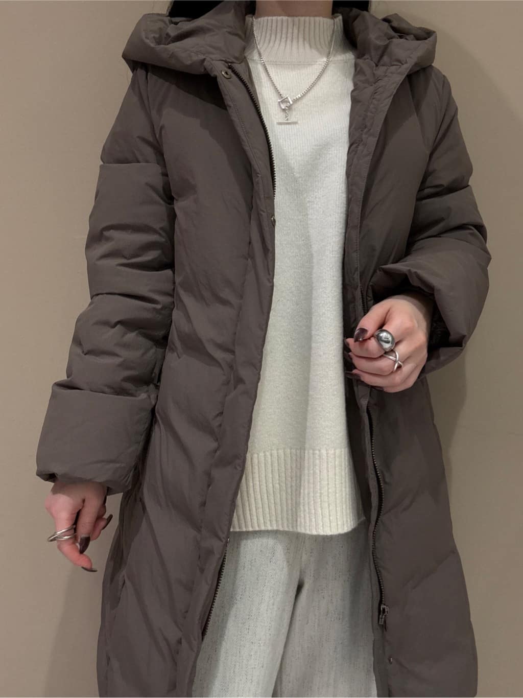KEIKOさんの「INDIVI｜【撥水／洗える】ステッチレス ロングダウンコート」を使ったコーディネート