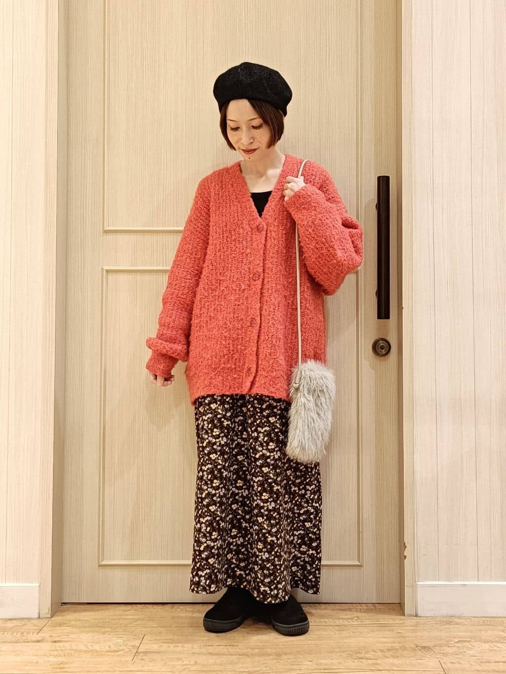 manikoさんの「SHOO･LA･RUE｜ブークレカラーVネックカーディガン」を使ったコーディネート