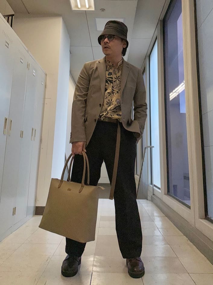 MAKOTO AIさんの「TAKEO KIKUCHI｜マイクロファイバートートM」を使ったコーディネート