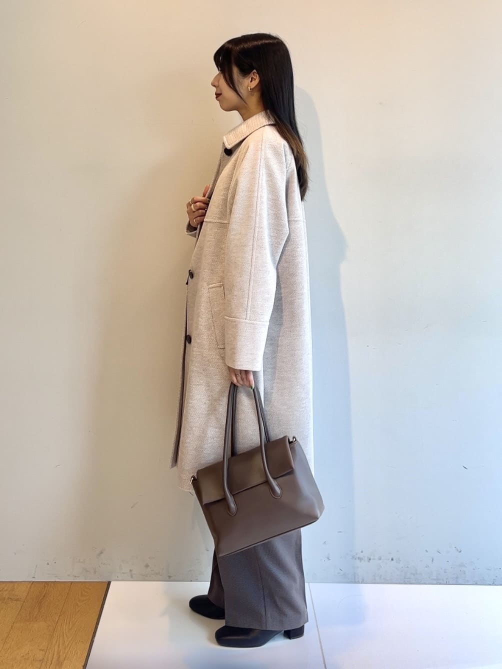 cotaniさんの「grove｜クラシカルな佇まい 大人のステンカラーロングコート」を使ったコーディネート