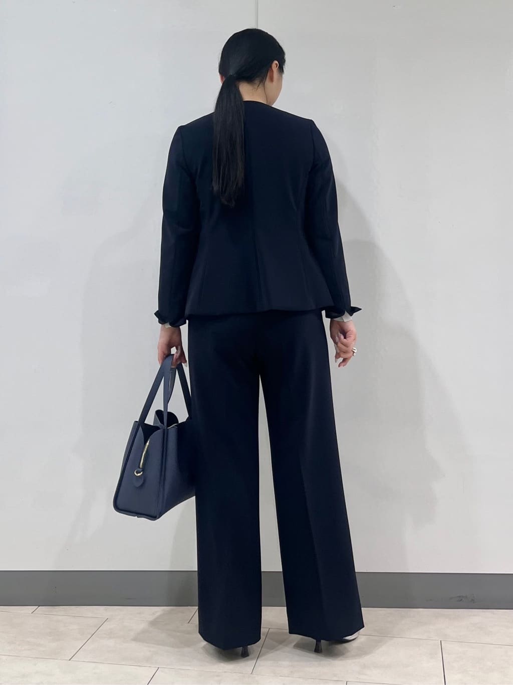 hasuさんの「INDIVI｜【洗える】ラッフルサテンブラウス」を使ったコーディネート