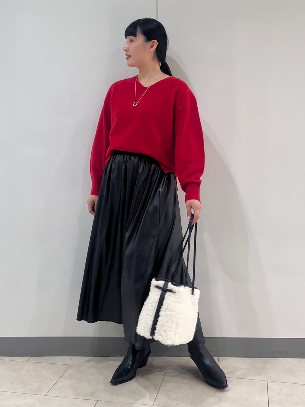 hasuさんの「INDIVI｜【名品／撥水／抗菌防臭】ショート丈リサイクルダウンコート」を使ったコーディネート