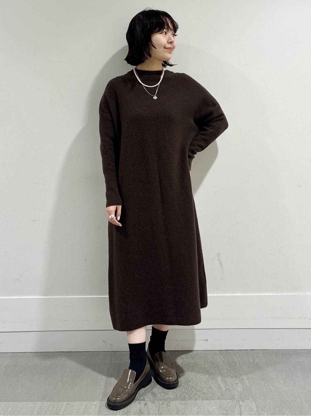 モエカさんの「UNTITLED｜【ロング丈/ゆったりシルエット】テントライン ニットワンピース」を使ったコーディネート