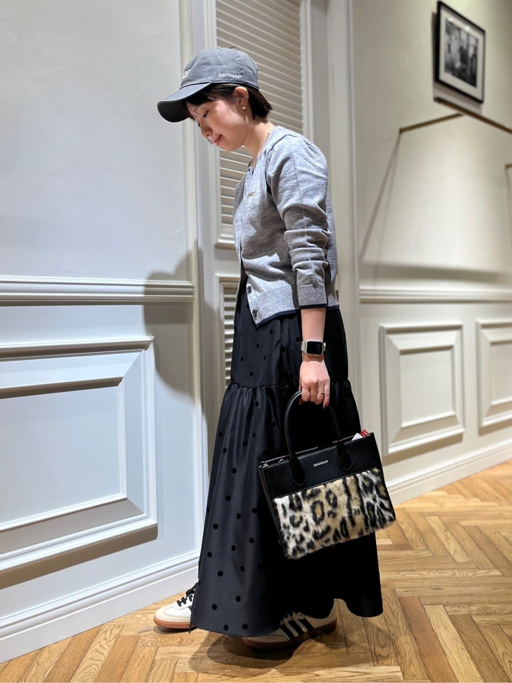 つじ まこさんの「DRESSTERIOR｜フェイクファーコンビリサイクルレザートートバッグ」を使ったコーディネート
