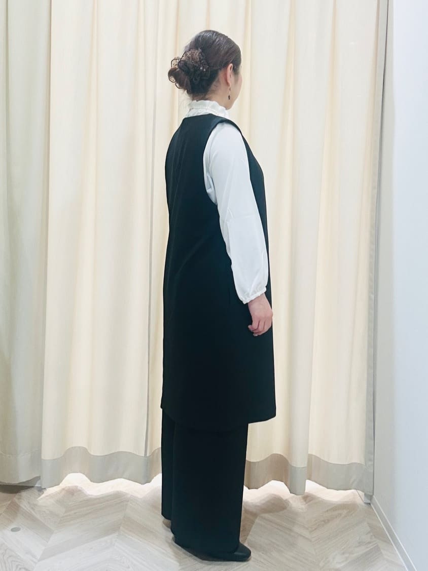 ちはるさんの「SHOO･LA･RUE｜【洗濯機可/セットアップ可/S-3L】きちんと楽に。カットジョーゼットノーカラージャケット」を使ったコーディネート
