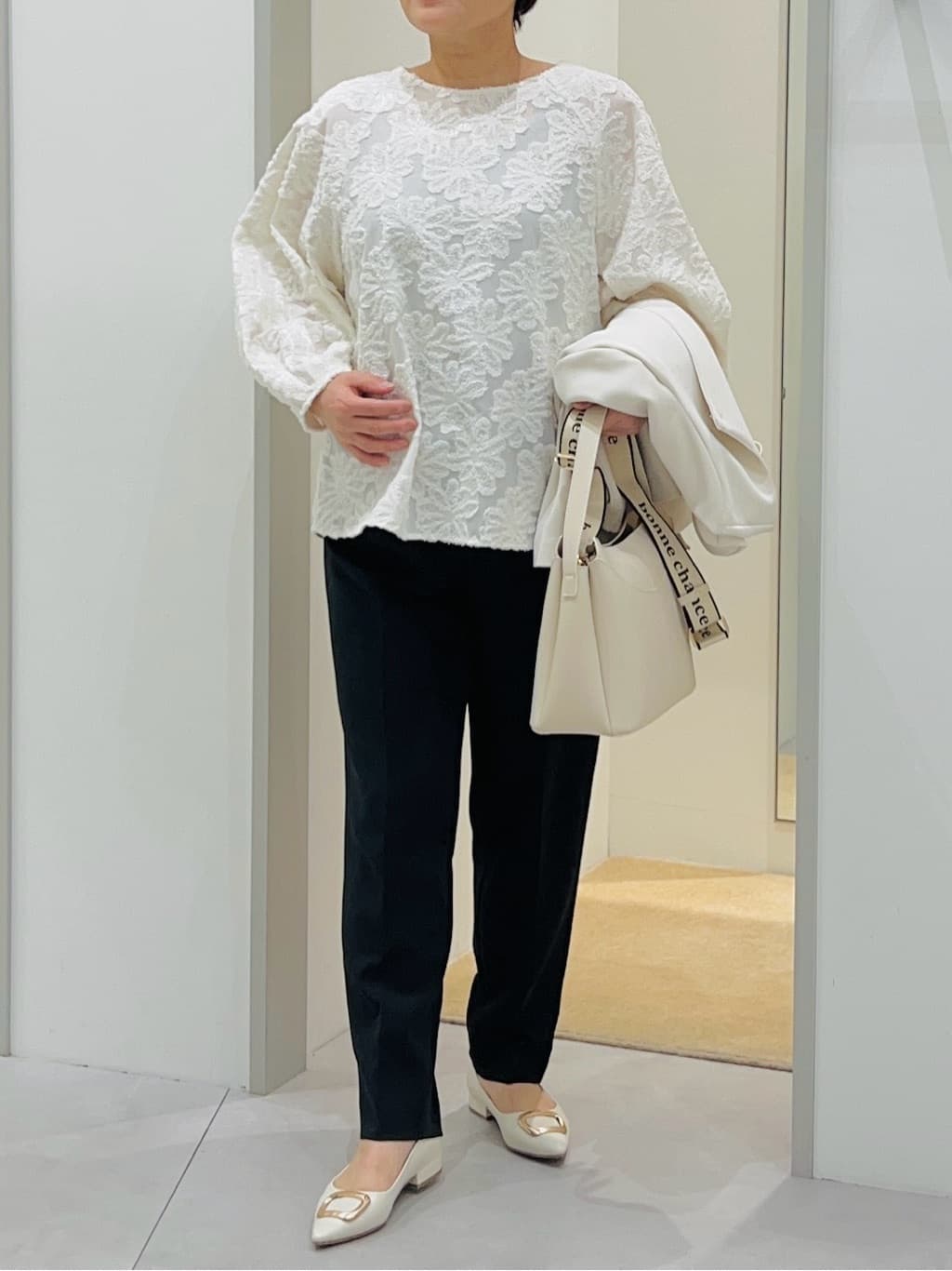 タナさんの「THE SHOP TK｜【通勤スタイルに】美脚シルエット ダブルクロステーパードパンツ/セットアップ可」を使ったコーディネート