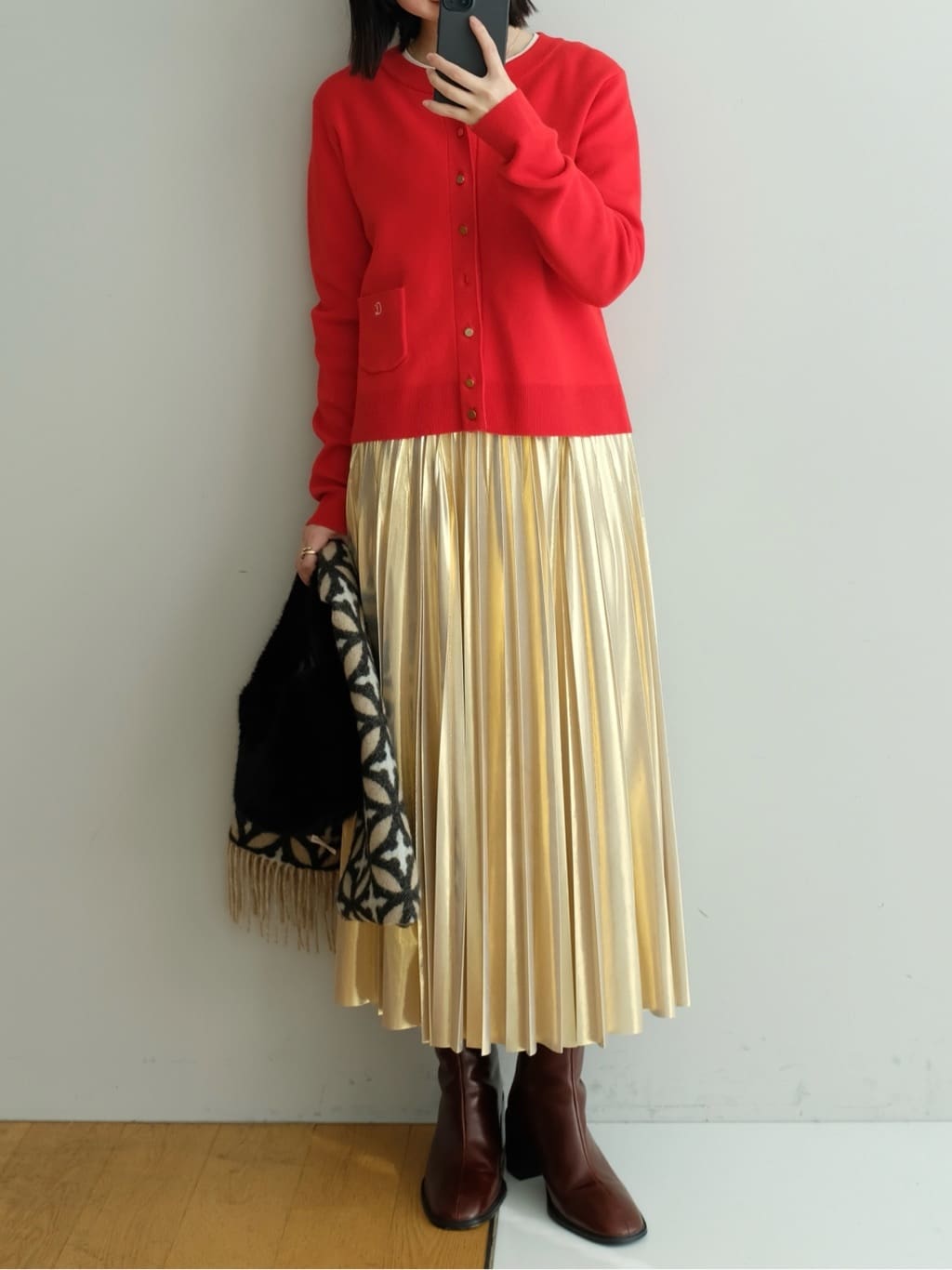 Kishimotoさんの「DRESSTERIOR｜◆【洗える/ストレッチ性/オンオフ】箔プリントプリーツスカート」を使ったコーディネート