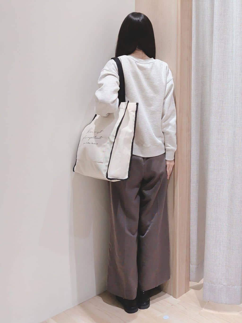 Yuiさんの「grove｜プレッピーロゴ裏起毛スウェット」を使ったコーディネート