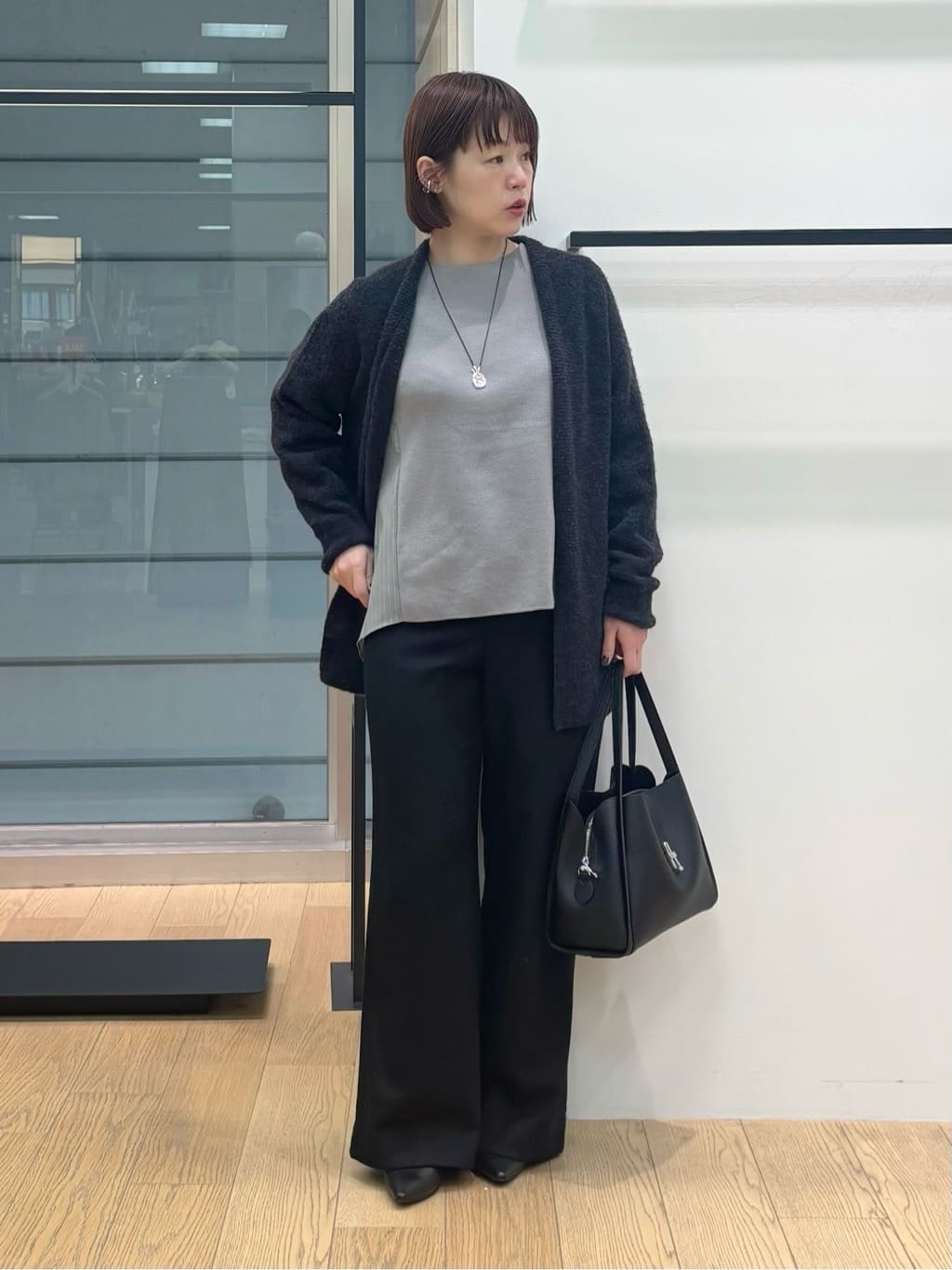 asamiさんの「INDIVI｜【褒められパンツ／ウール混】ウォームウール ワイドパンツ」を使ったコーディネート