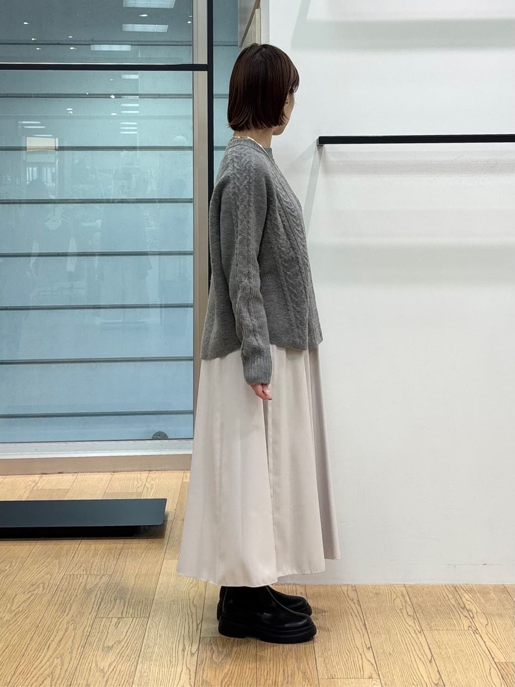 asamiさんの「INDIVI｜レザー調ギャザースカート」を使ったコーディネート