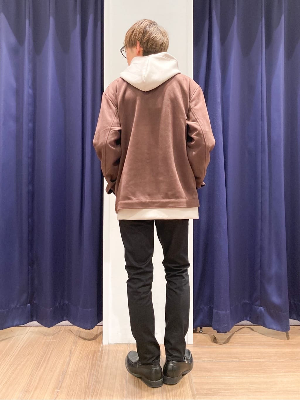 つーじーさんの「THE SHOP TK｜【大人の休日スタイルにはこれ！】フロントチェック柄ニットパーカ　洗濯機OK」を使ったコーディネート