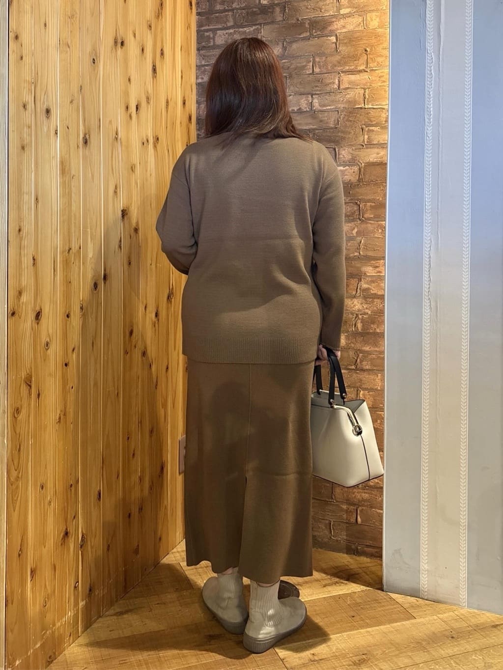 ゆかぴさんの「SHOO･LA･RUE｜【洗濯機可/セットアップ可】さりげないラメ使いで差をつける クルーネックニット」を使ったコーディネート