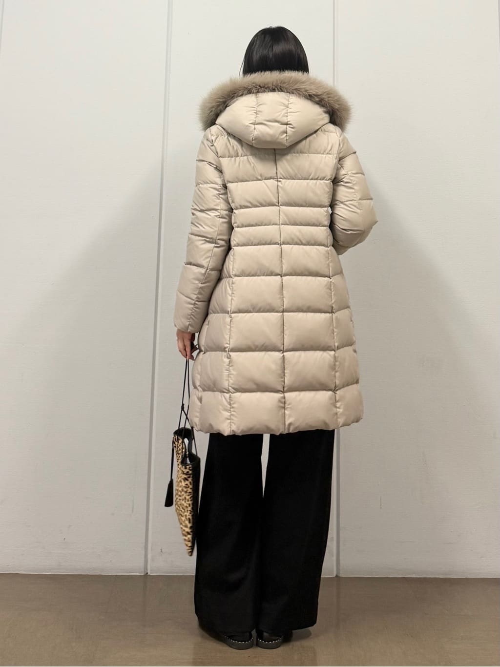 mizukiさんの「INDIVI｜【名品／撥水／抗菌防臭】ロング丈リサイクルダウンコート」を使ったコーディネート