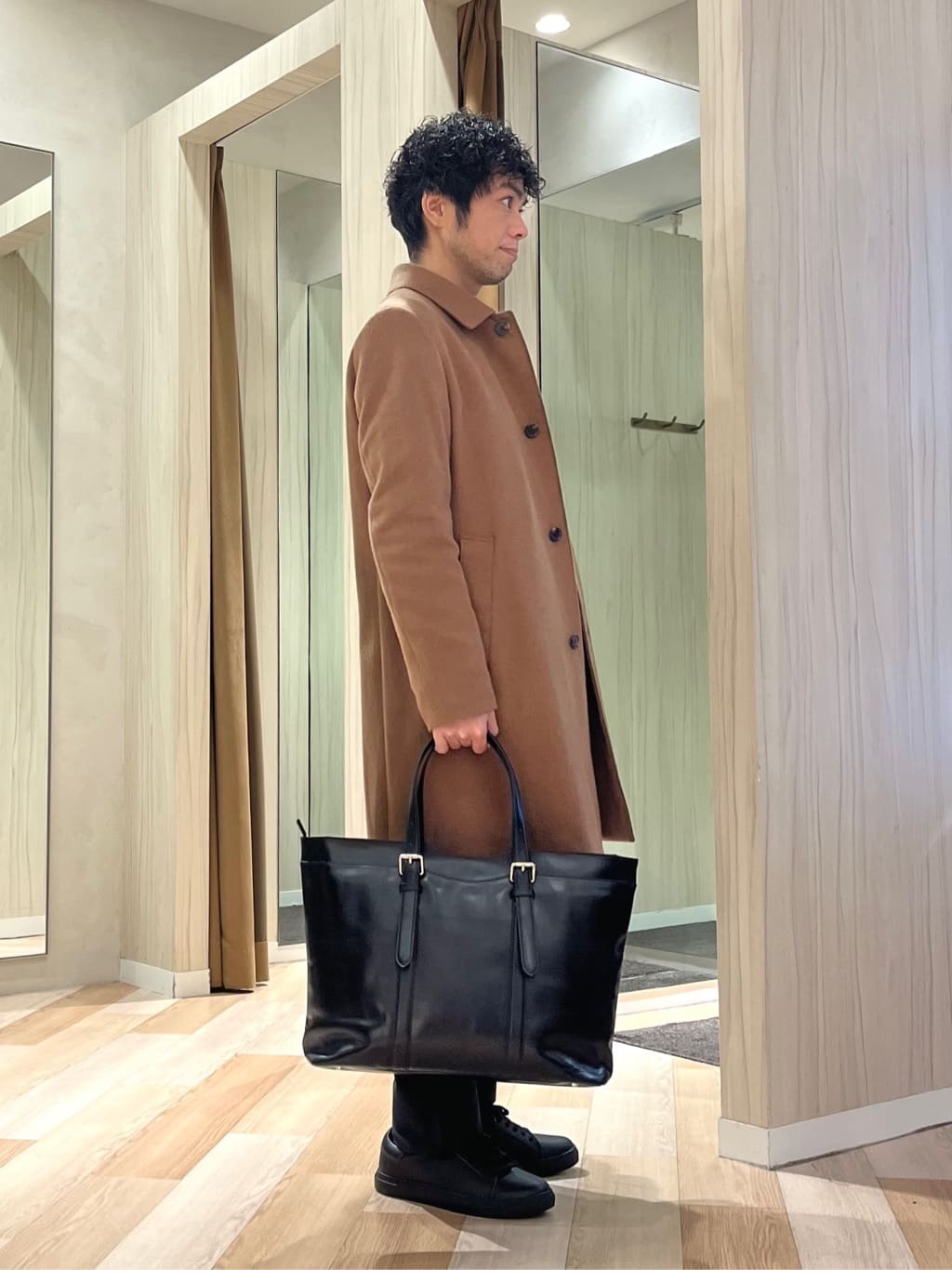 URAさんの「TAKEO KIKUCHI｜カシミヤブレンド ビーバー調ステンカラーコート」を使ったコーディネート