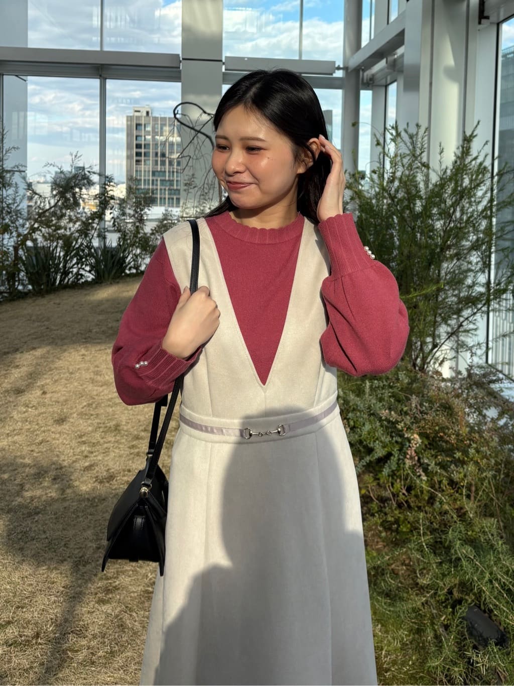 AOIさんの「Couture brooch｜【洗える/スカラデザイン】パフスリーブ ニット」を使ったコーディネート