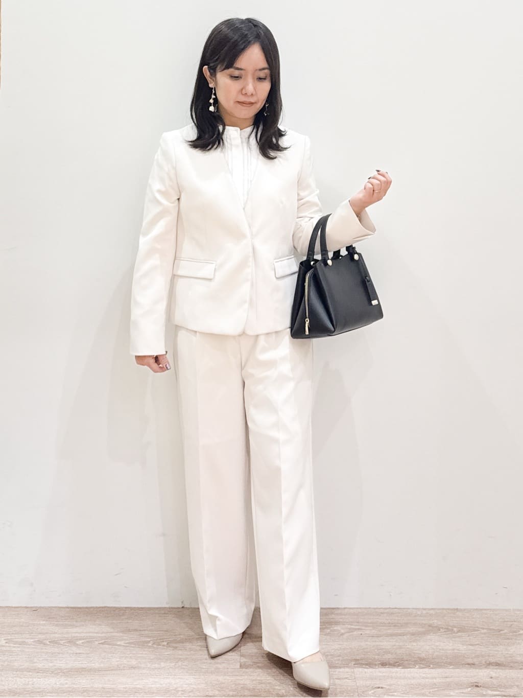 しまじろさんの「OPAQUE.CLIP｜《通勤／セットアップ対応》 パイピングVネックジャケット【洗濯機OK】」を使ったコーディネート