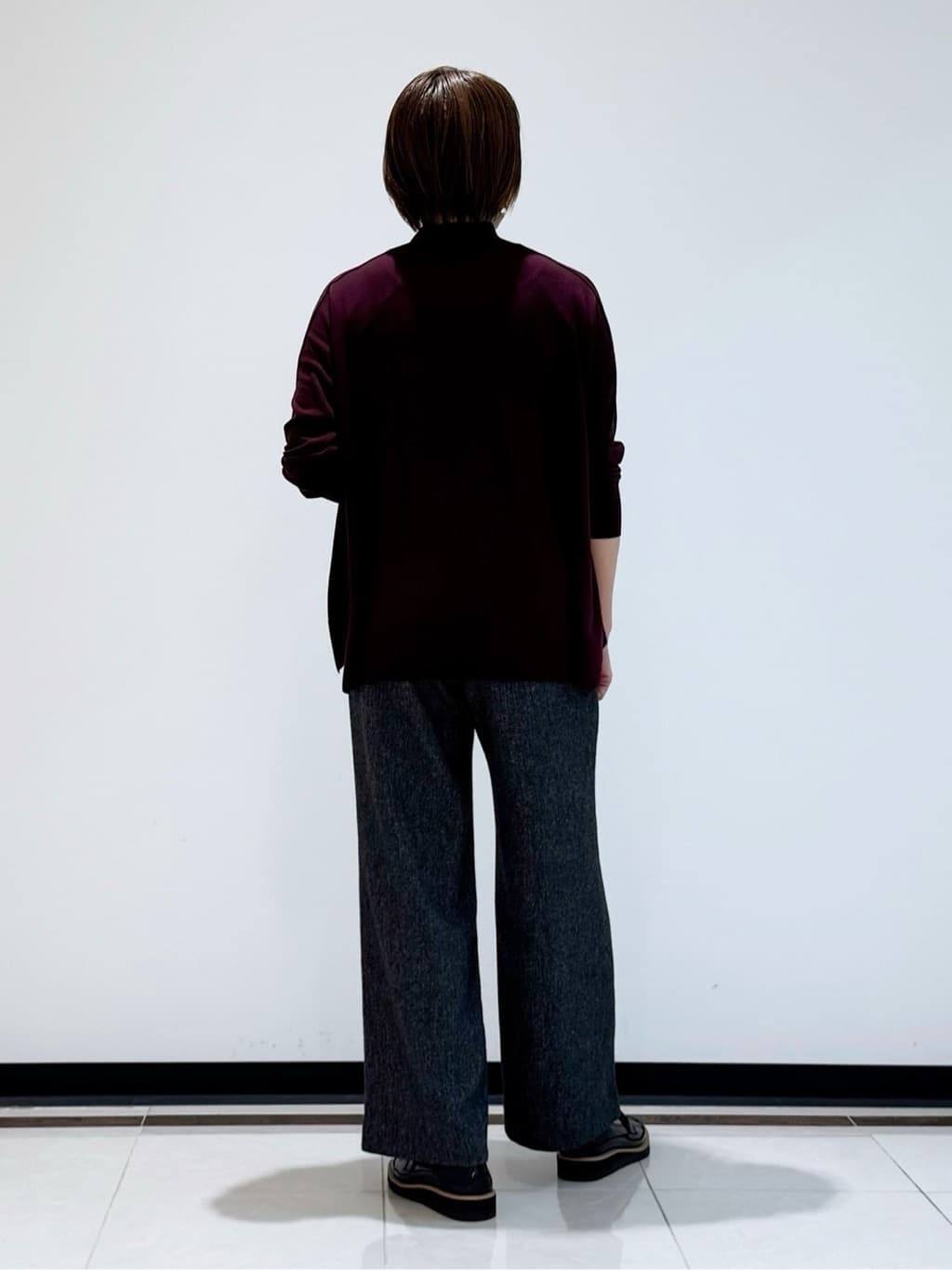mikaさんの「INDIVI｜【洗える／毛玉になりにくい】エクストラファインウール ハイネックニット」を使ったコーディネート
