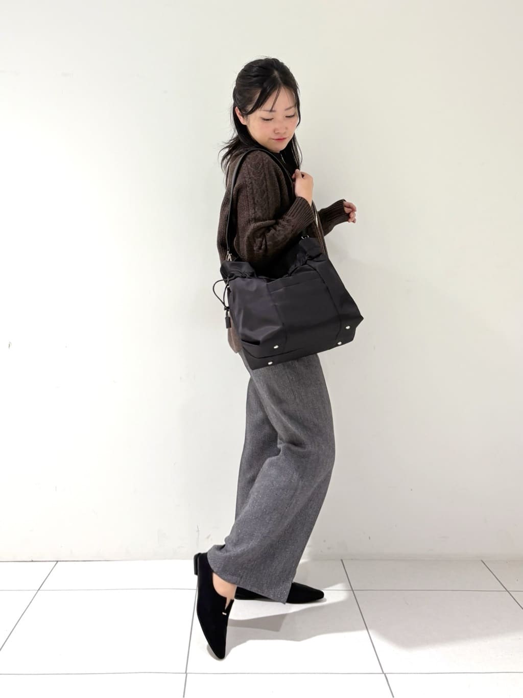 momokoさんの「INDIVI｜【洗える】ケーブルデザイン ラウンドヘムニット」を使ったコーディネート