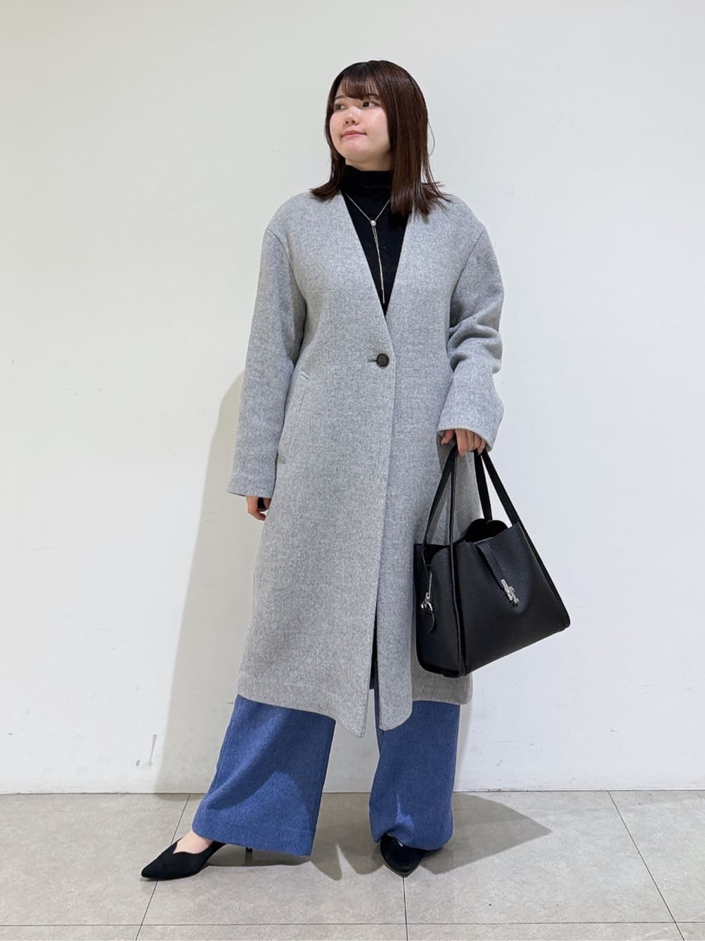 emikaさんの「INDIVI｜【軽量／ウール混】ライトフォルム ロングコート」を使ったコーディネート