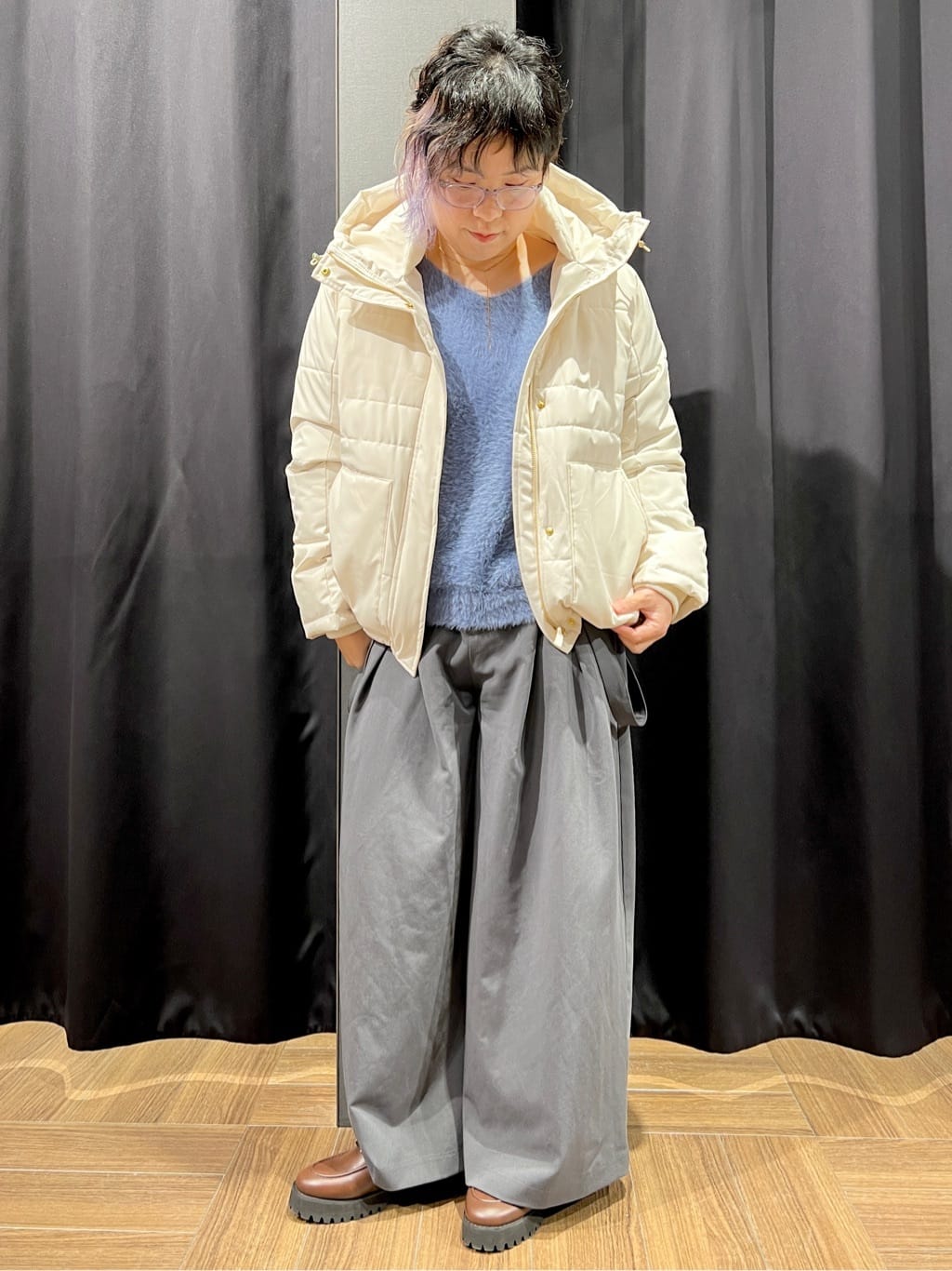 OKMKさんの「THE SHOP TK｜【華やかで柔らか】ふわふわフェザーニット/洗える・前後2WAY」を使ったコーディネート