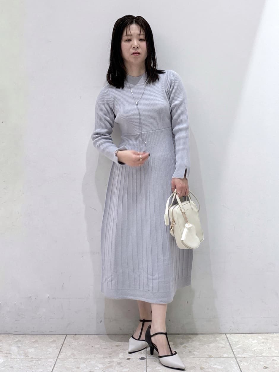 mameさんの「OPAQUE.CLIP｜ラメフェザープルオーバーセット ニットワンピース【洗濯機OK】《XS～LL》」を使ったコーディネート