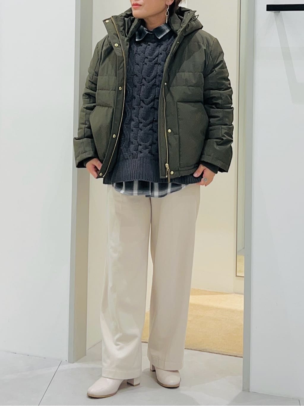 タナさんの「THE SHOP TK｜【すっきり見えシルエット】上品ふわもこ中綿ブルゾン」を使ったコーディネート