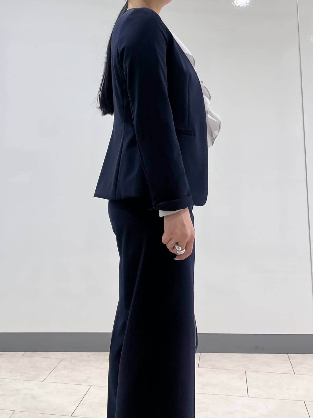 hasuさんの「INDIVI｜【洗える】ラッフルサテンブラウス」を使ったコーディネート