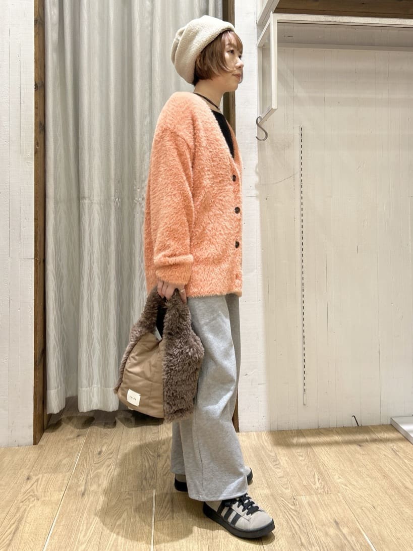 ga_riさんの「THE SHOP TK｜【ふわふわあったか】フェザーカーディガン」を使ったコーディネート