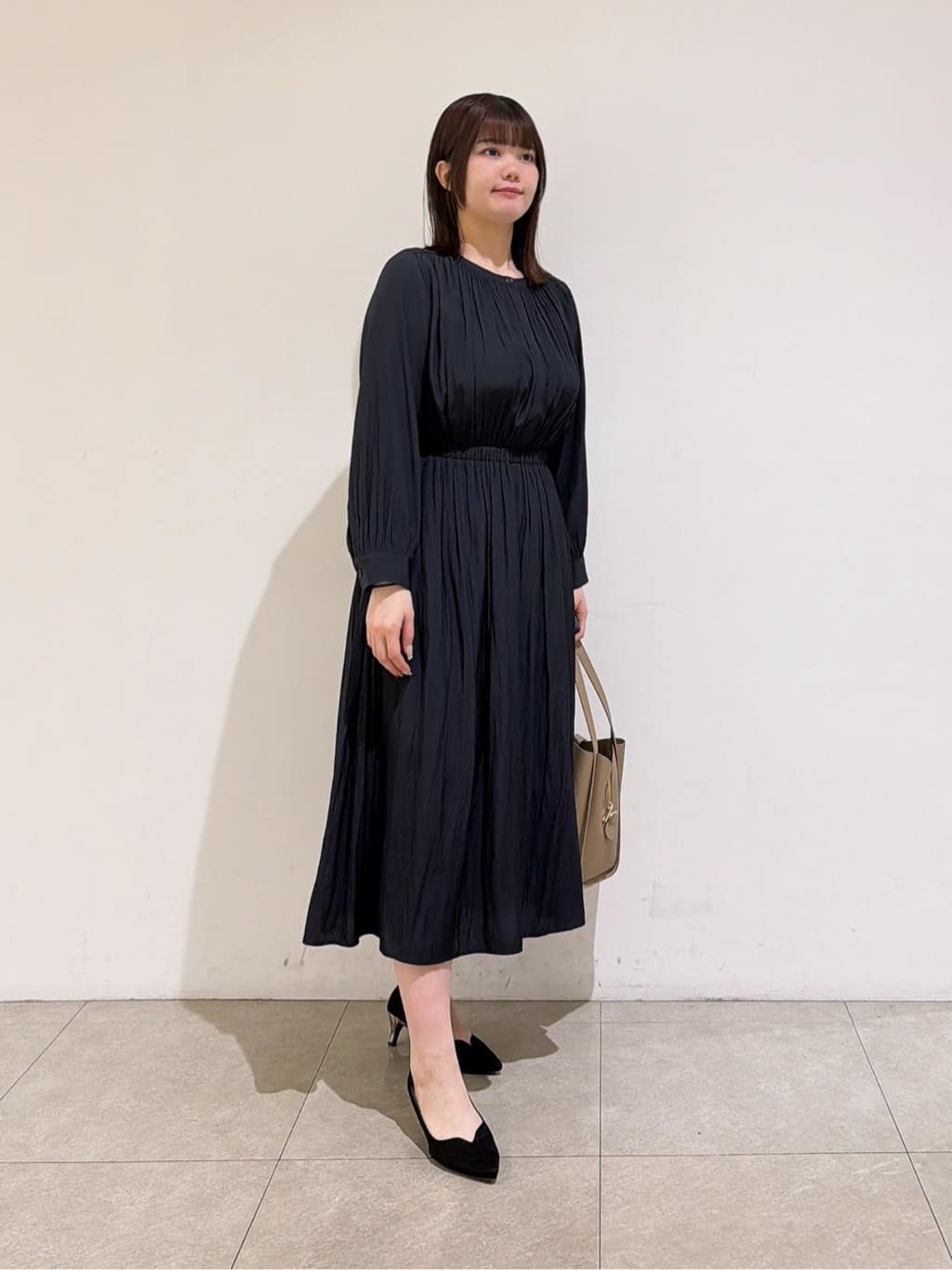 emikaさんの「INDIVI｜【洗える】ギャザーフレアワンピース」を使ったコーディネート