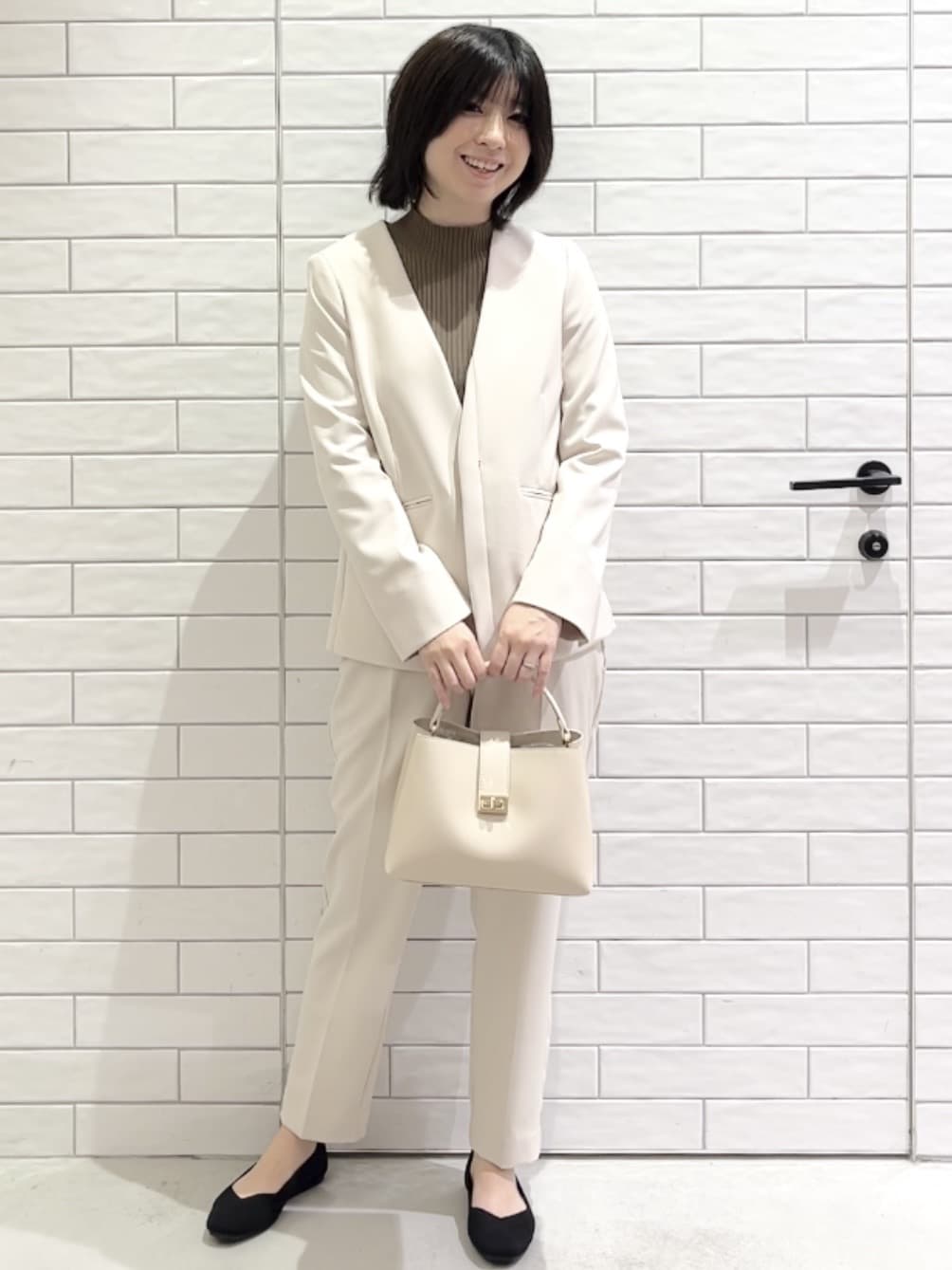 しおりさんの「OPAQUE.CLIP｜カシミヤブレンドウールチェスターコート」を使ったコーディネート