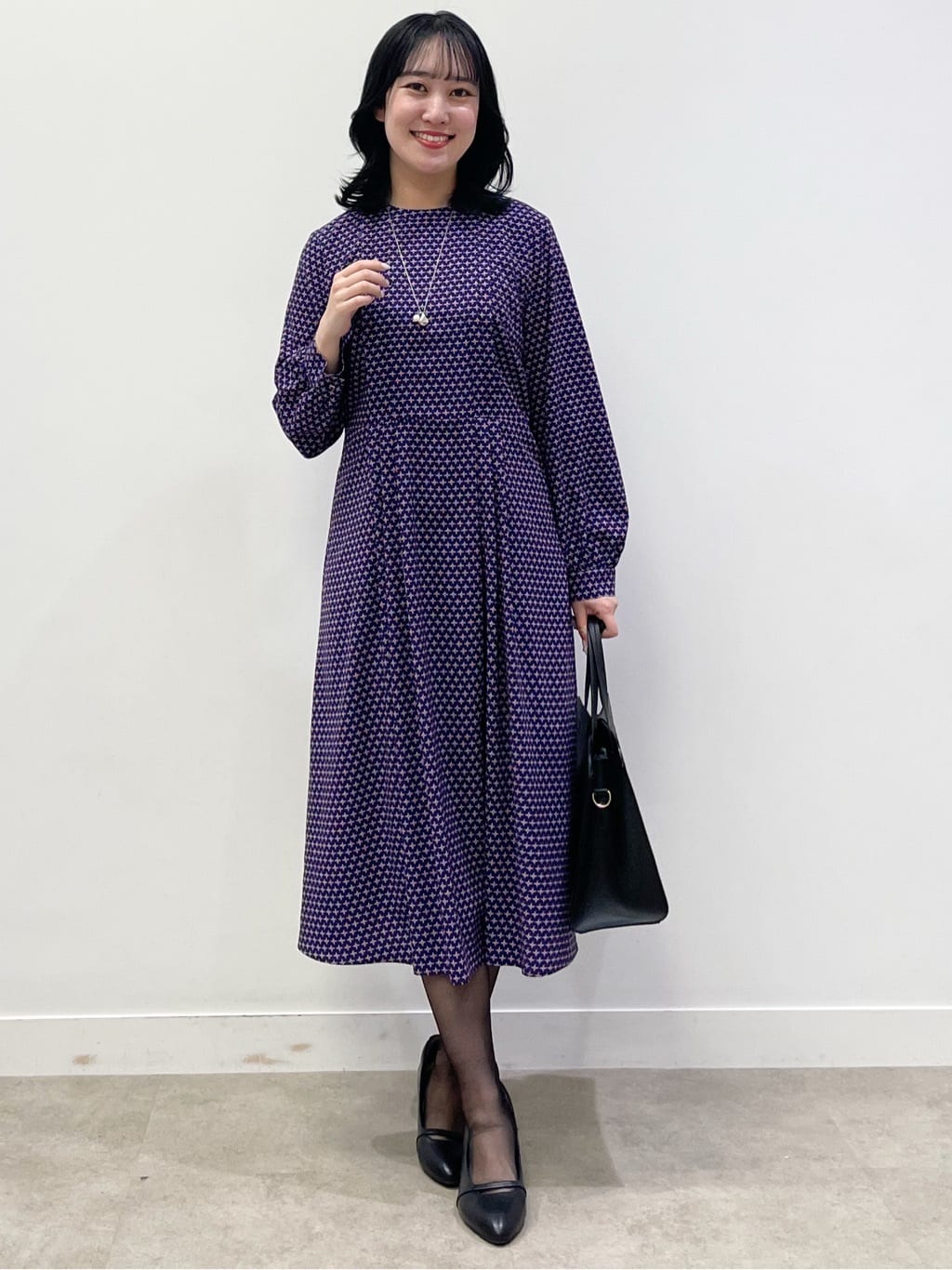 yukariさんの「Reflect｜【通勤/お出かけ◎】ジオメプリントクラシカルワンピース」を使ったコーディネート